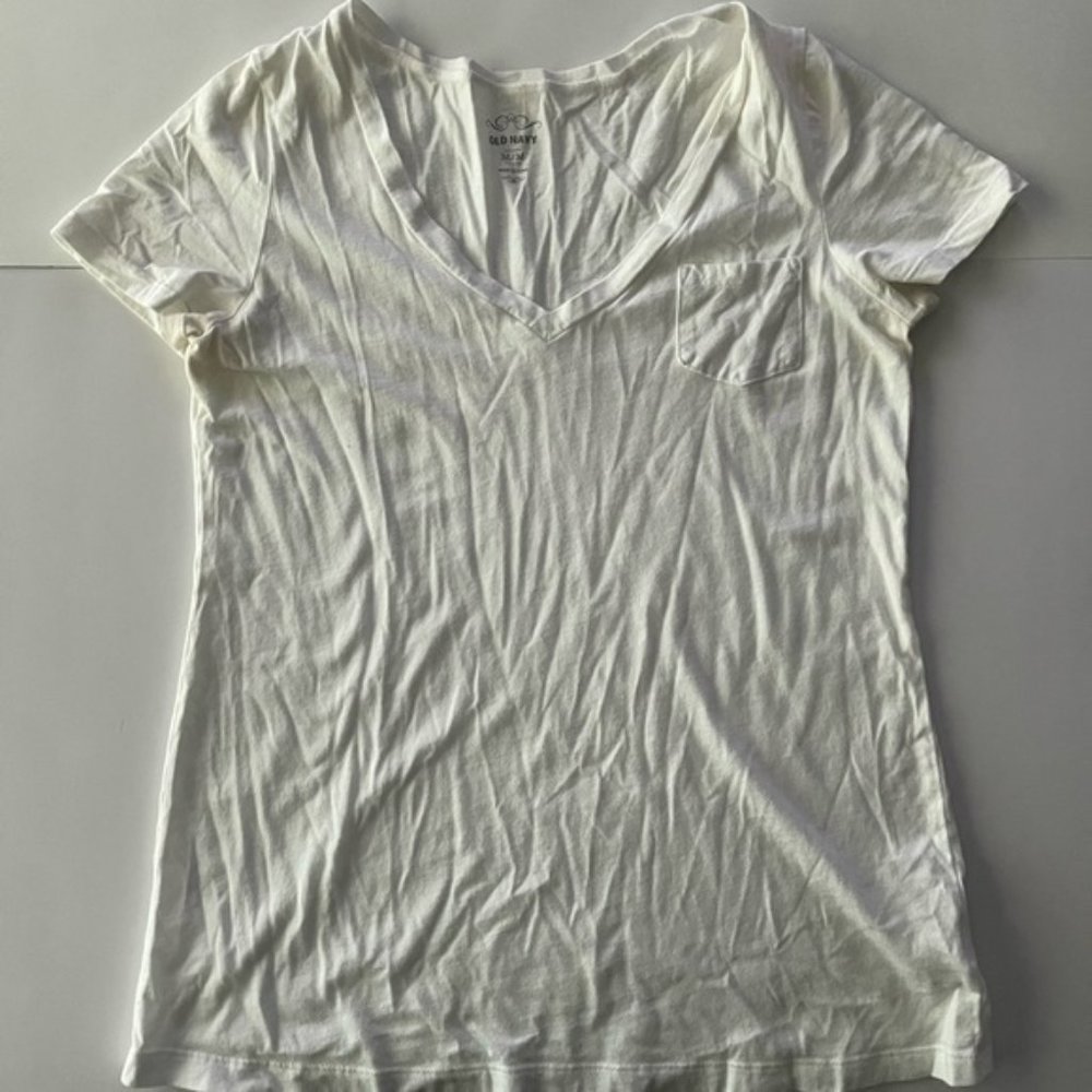 Old Navy tee shirt
